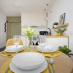 Appartamento Chmielna Dla 3 Osob Centrum Warszawy By Renters Varsavia